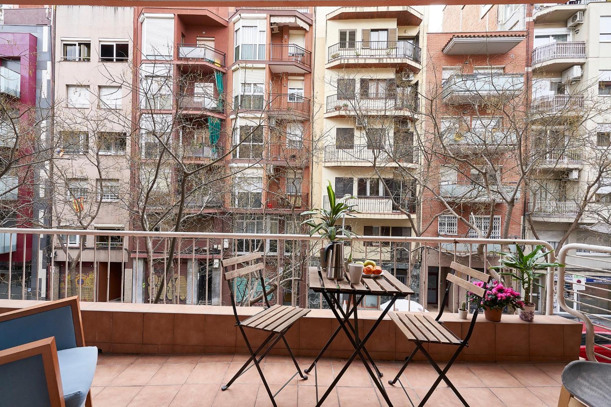 Spacious 3brapartment In Poblesec With Balcony Barcelona