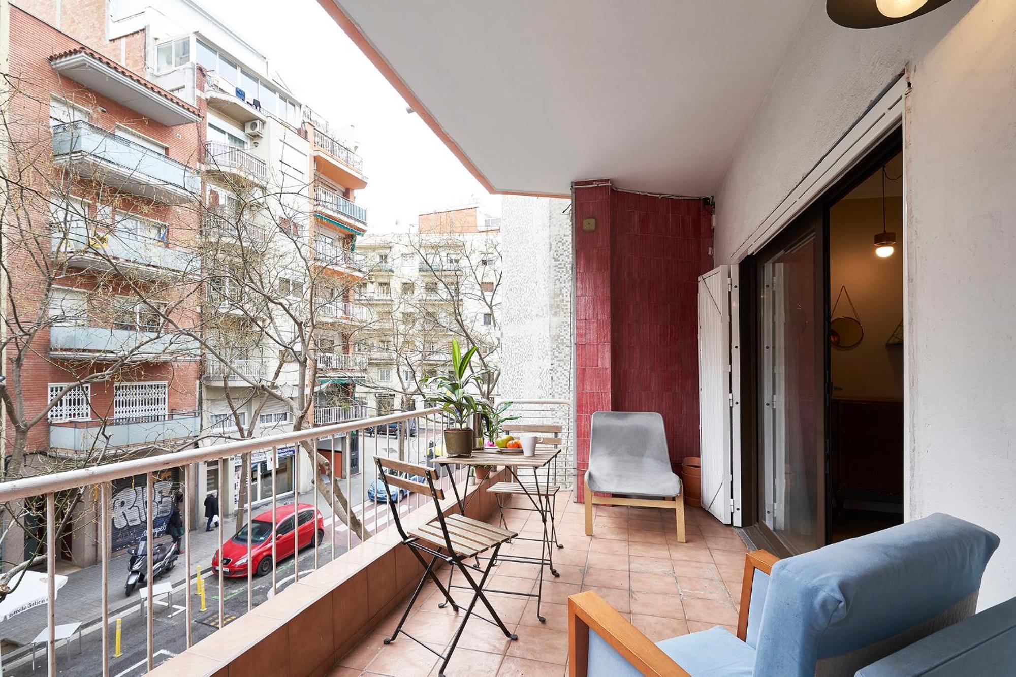 Spacious 3brapartment In Poblesec With Balcony