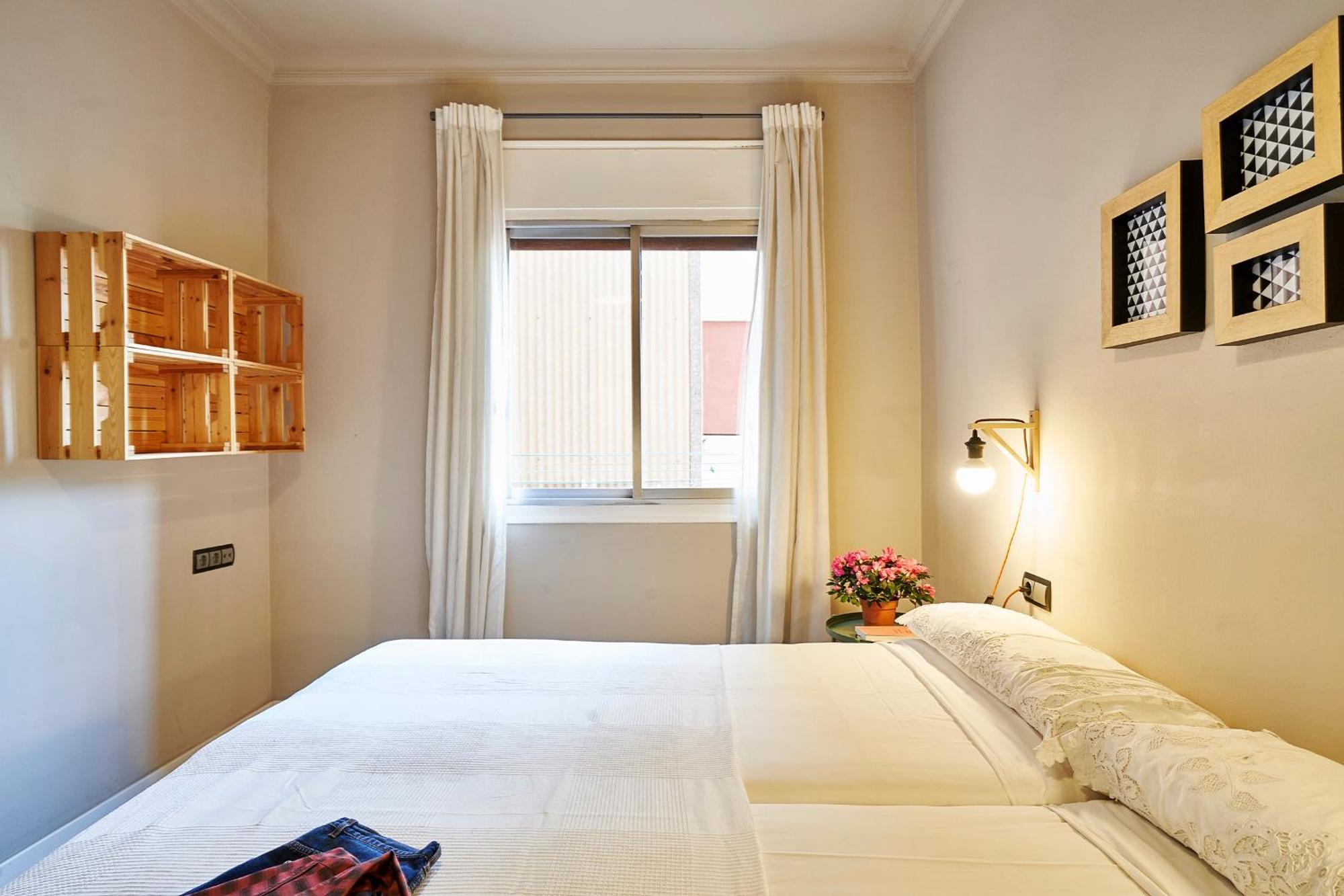 Spacious 3brapartment In Poblesec With Balcony