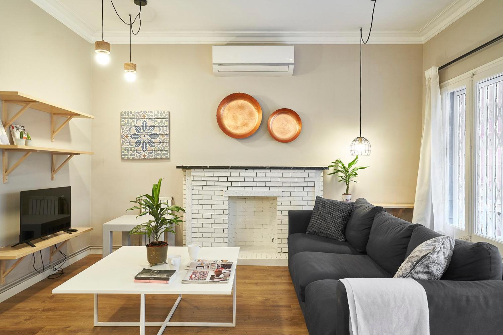 Spacious 3brapartment In Poblesec With Balcony