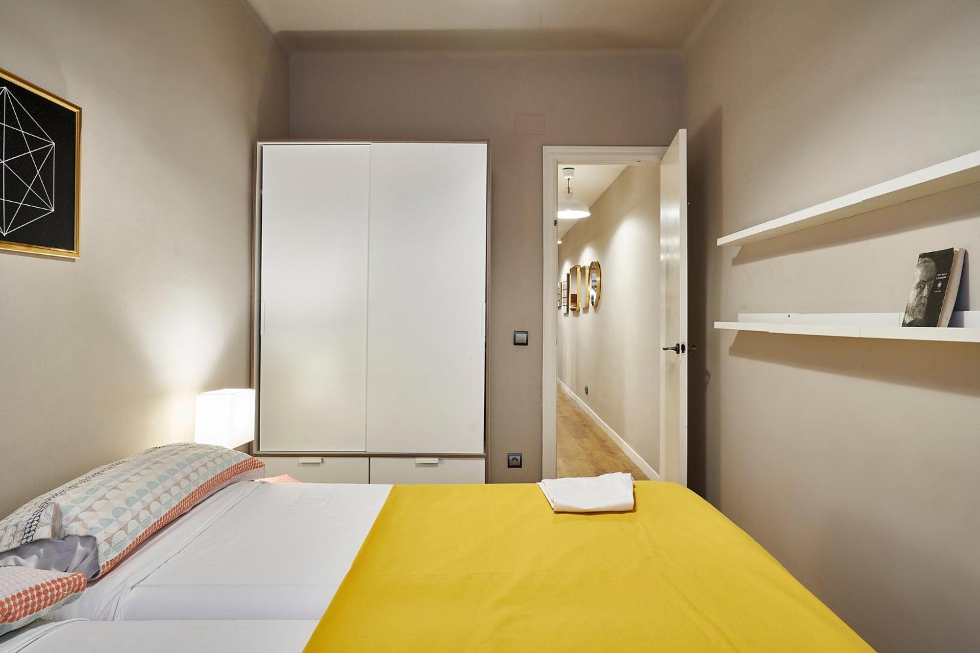 Spacious 3brapartment In Poblesec With Balcony Appartamento
